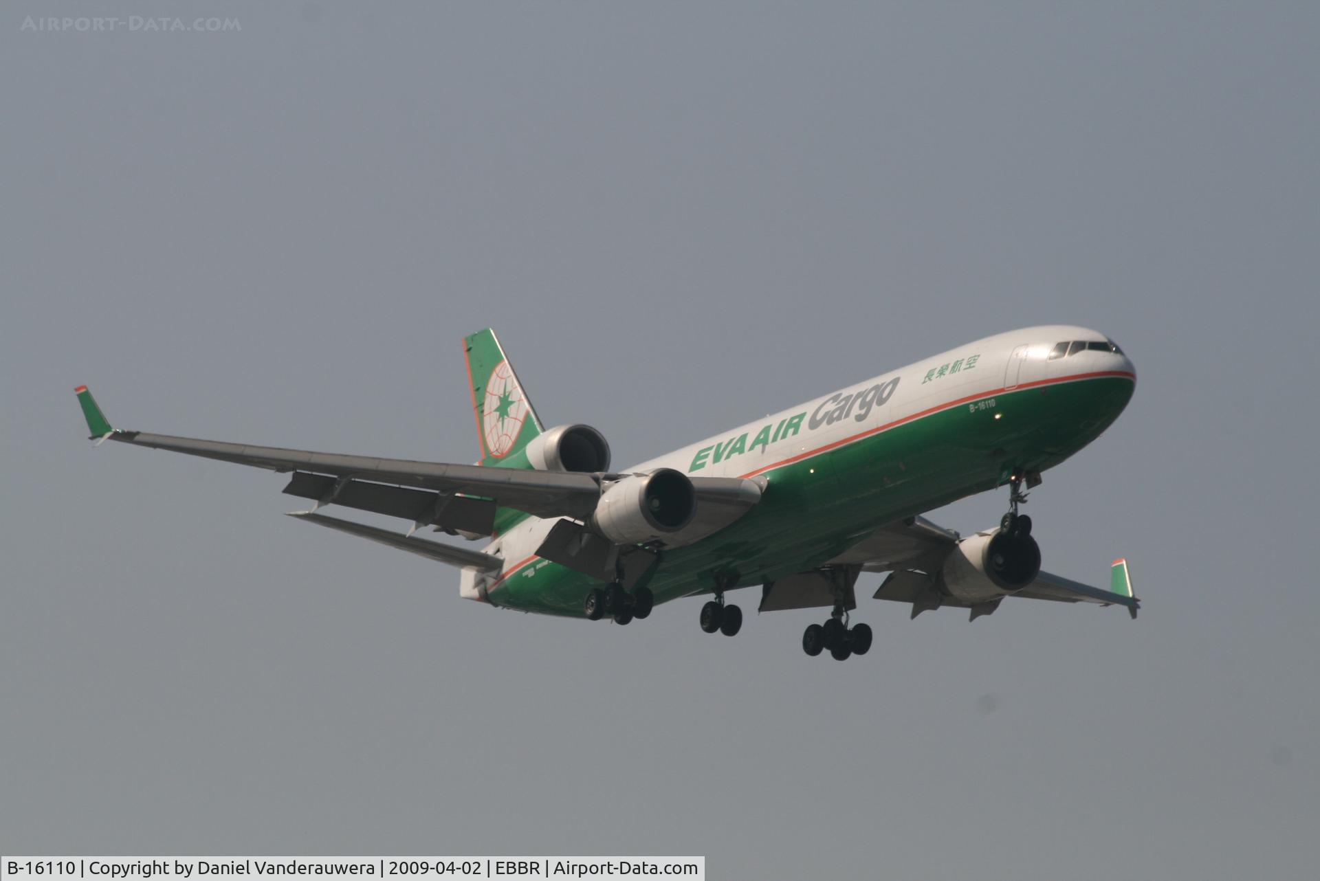 B-16110, 1998 McDonnell Douglas MD-11F C/N 48786, On approach to RWY 02