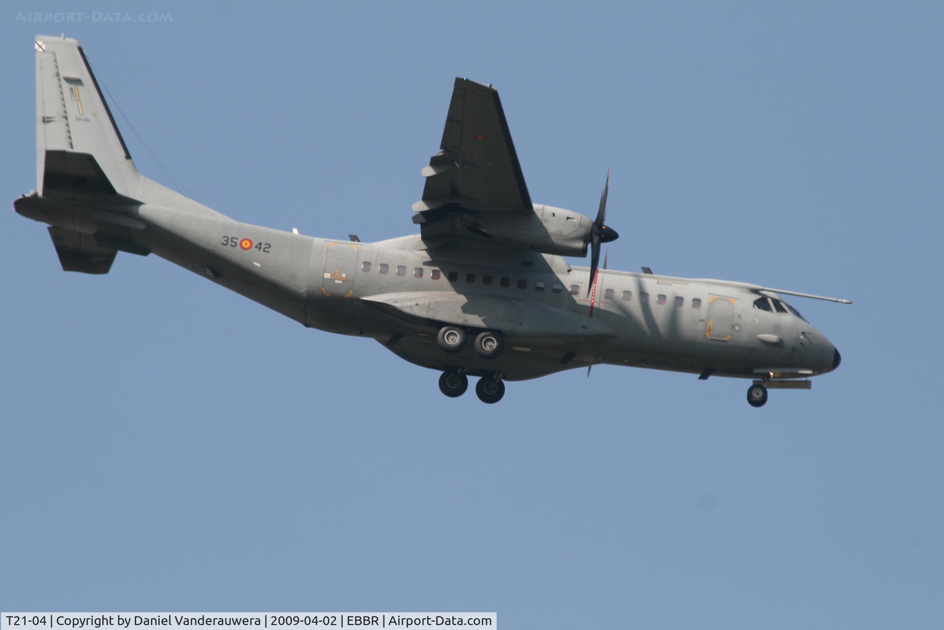 T21-04, 2003 CASA C-295M C/N EA03-04-005, Descending to RWY 02