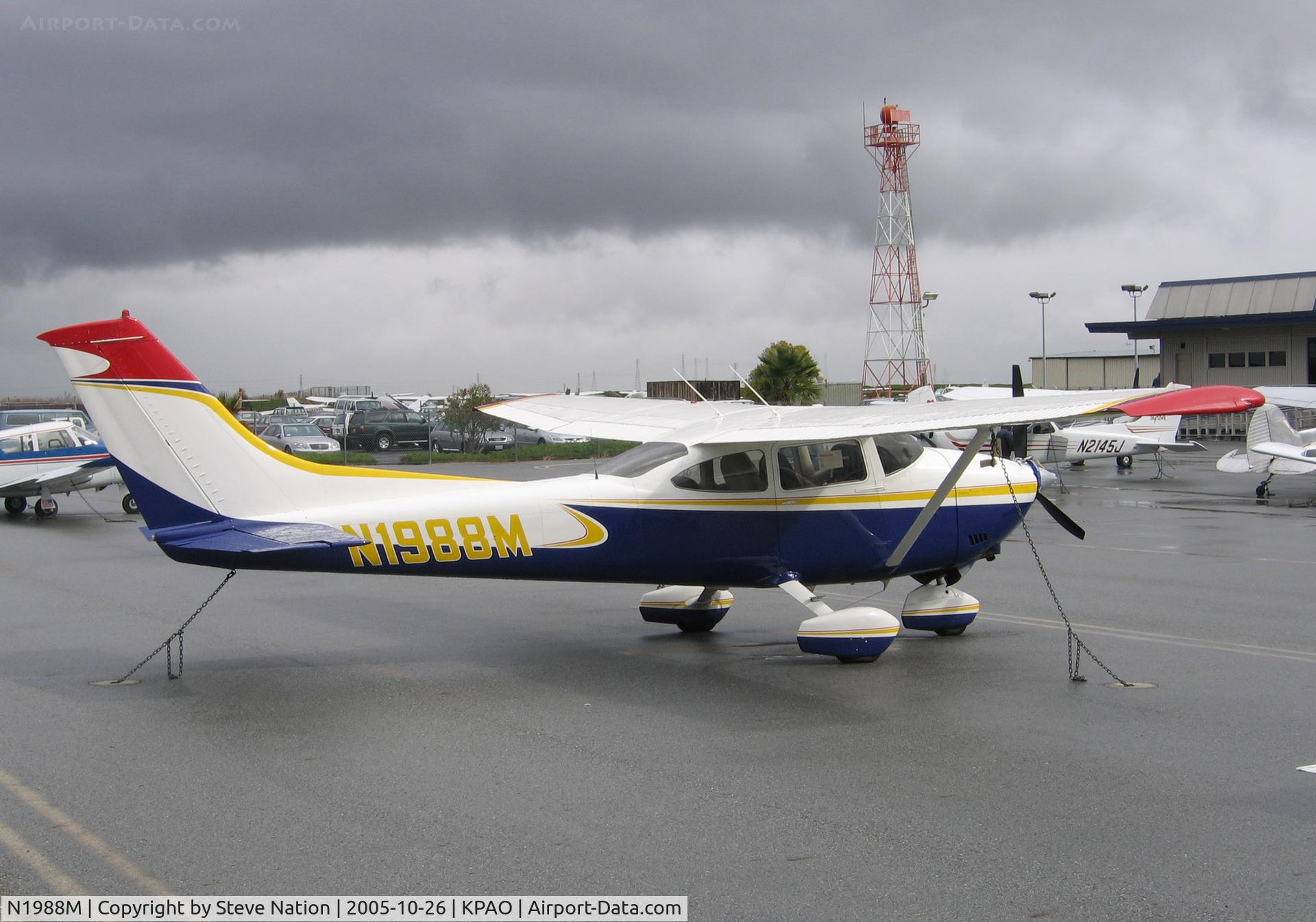 N1988M, 1976 Cessna 182P Skylane C/N 18264517, 1976 Cessna 182P @ Palo Alto, CA (sold to new owner in Texas, April 2009)