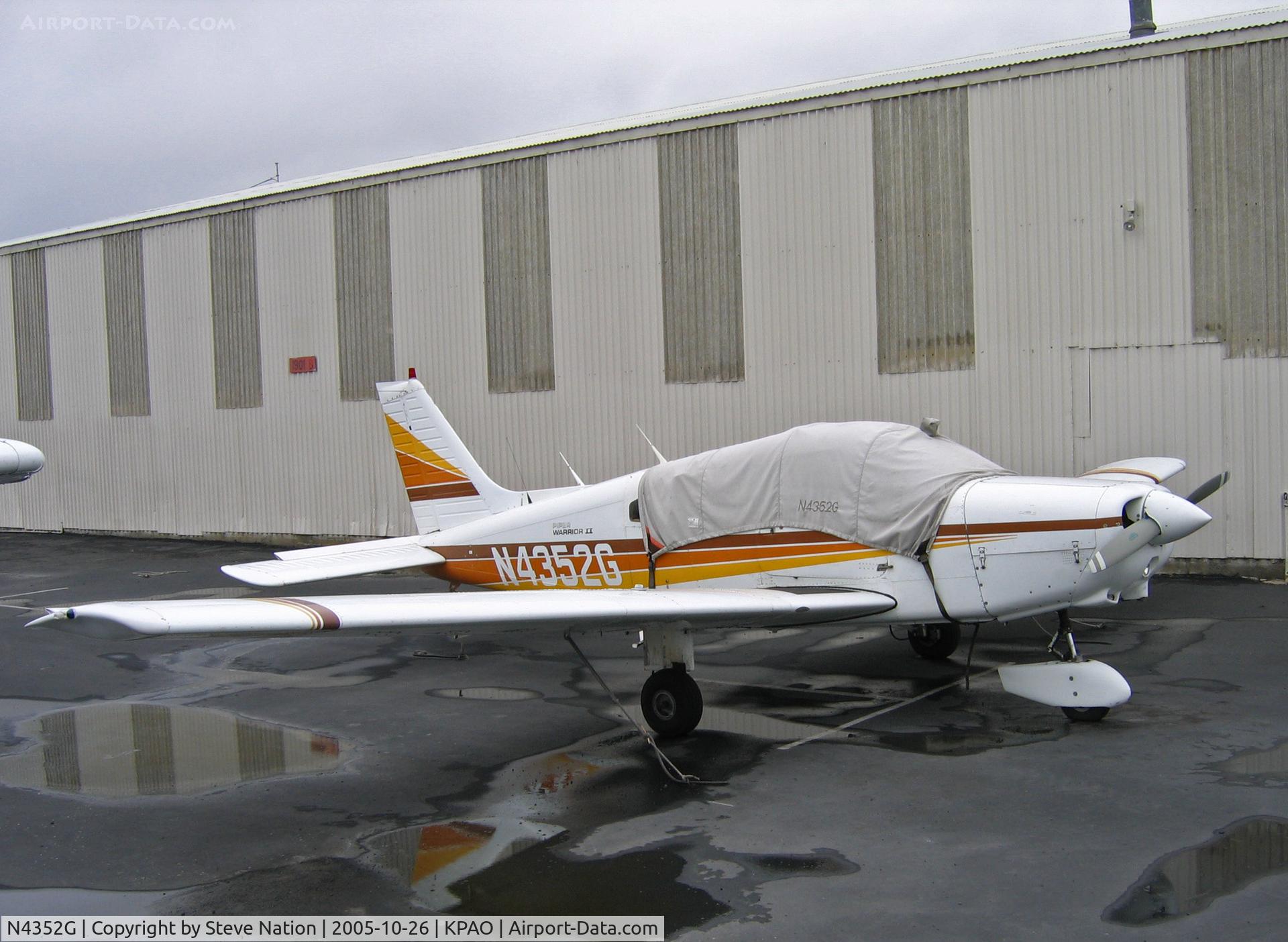 N4352G, 1984 Piper PA-28-161 C/N 28-8416074, 1984 Piper PA-28-161 @ Palo Alto, CA buttoned-up for rain