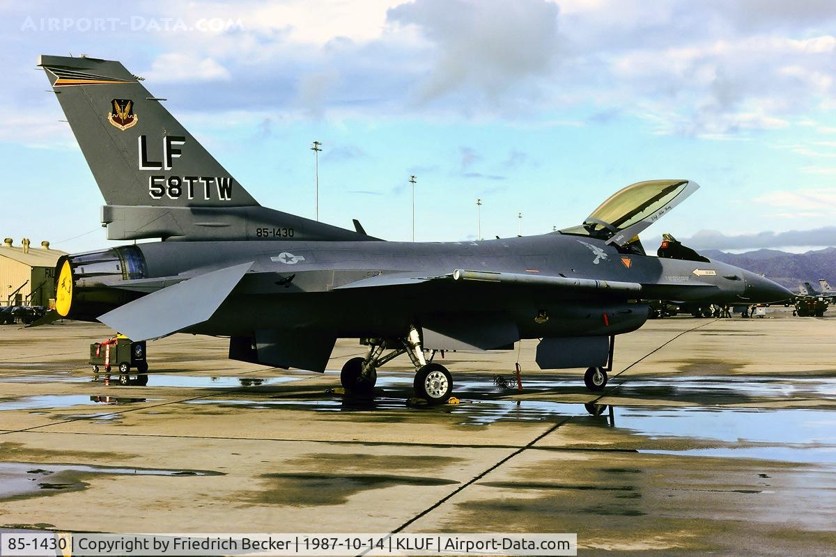 85-1430, General Dynamics F-16C Fighting Falcon C/N 5C-210, flightline at Luke AFB