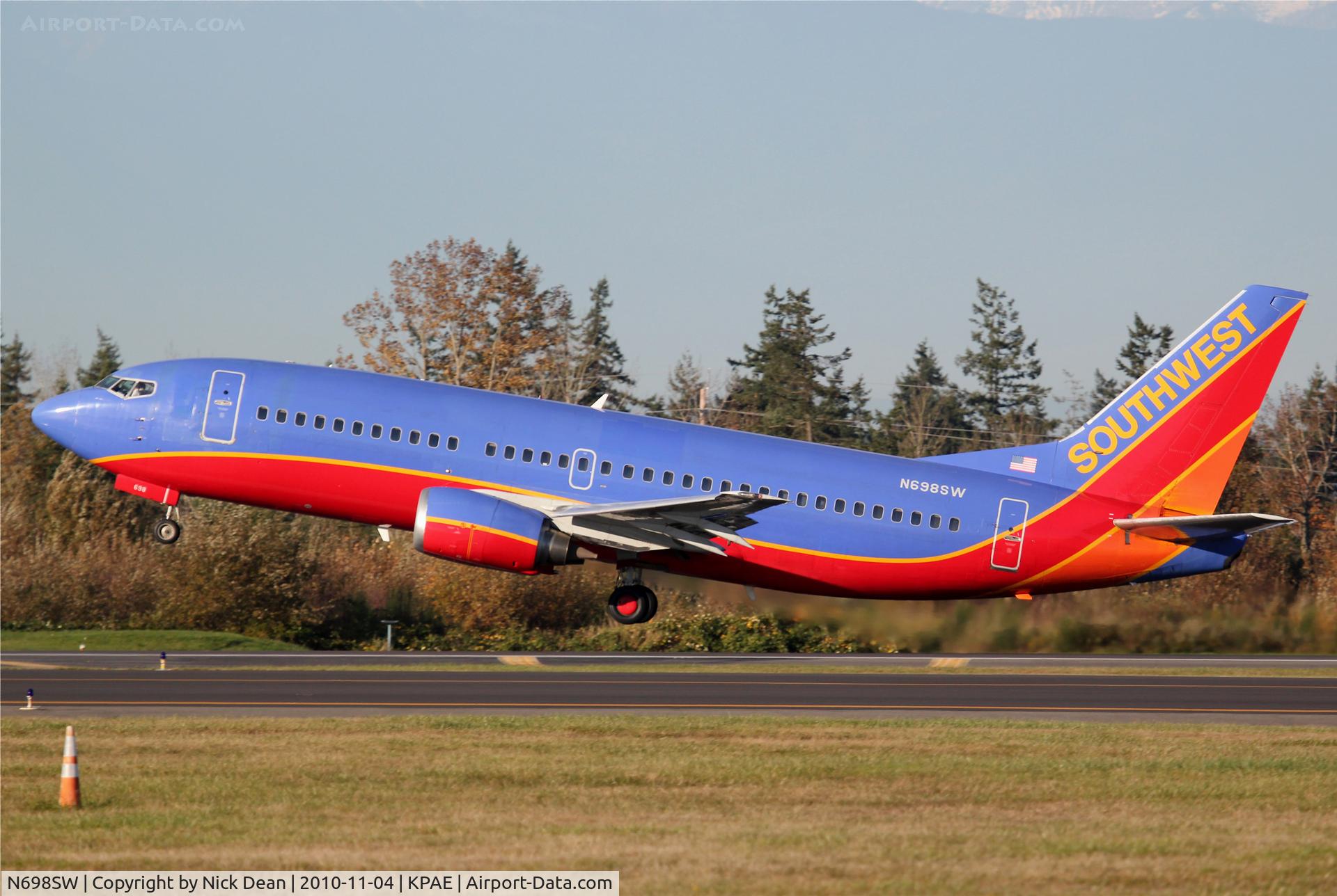 N698SW, 1986 Boeing 737-317 C/N 23176, KPAE