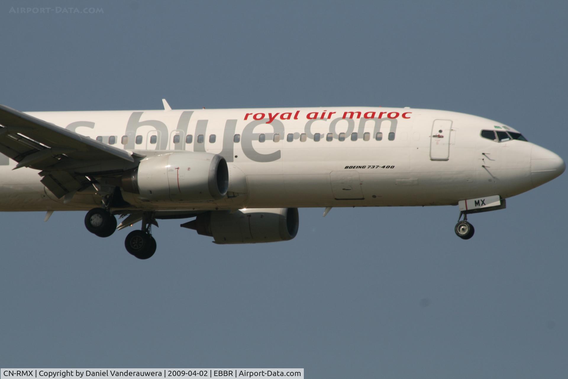 CN-RMX, 1992 Boeing 737-4B6 C/N 26526, Arrival of flight 8A426 to RWY 02