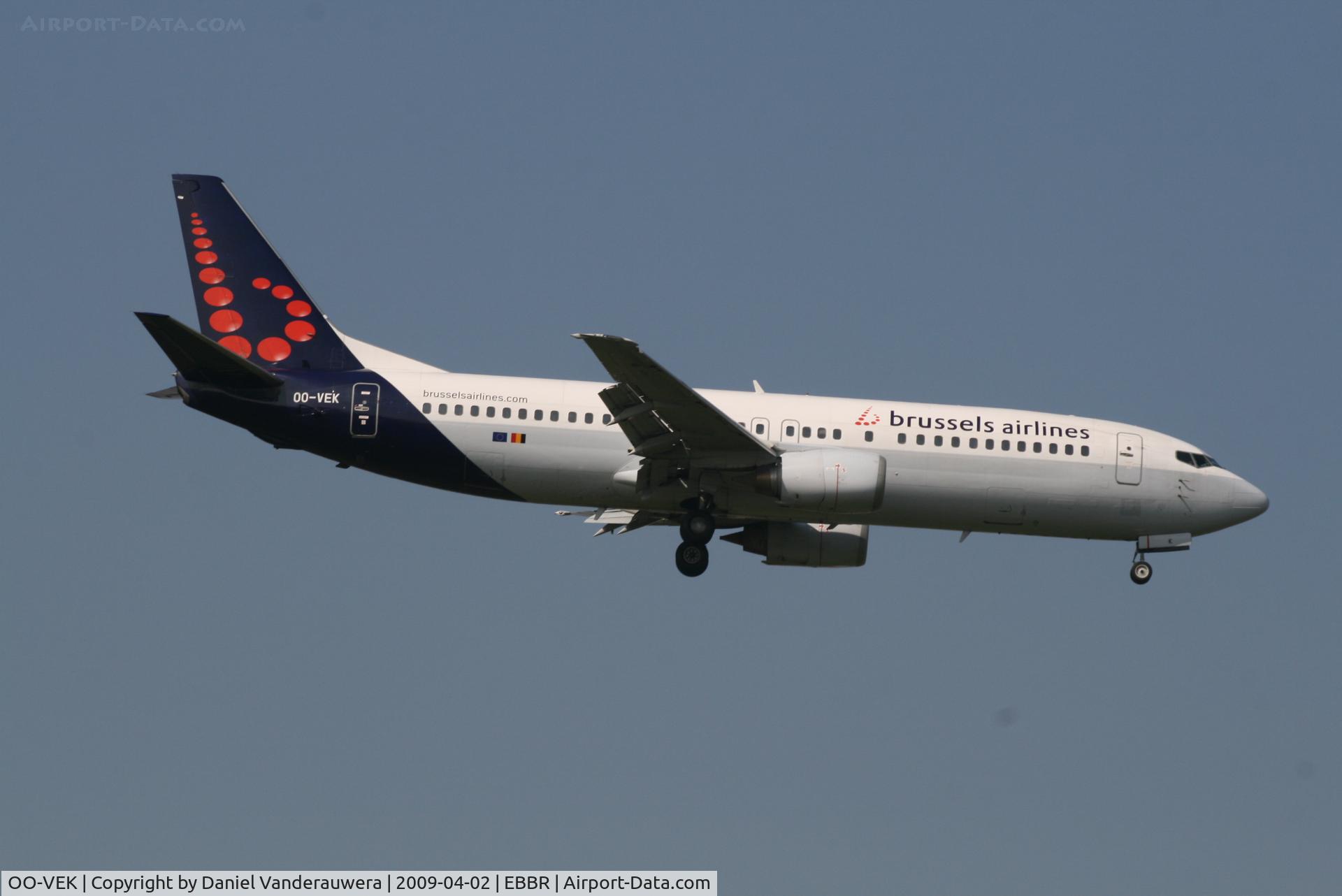 OO-VEK, 1989 Boeing 737-405 C/N 24270, Flight SN3156 is descending to RWY 02