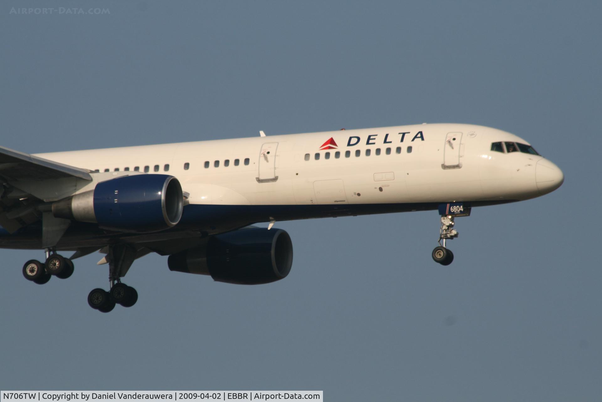 N706TW, 1997 Boeing 757-2Q8 C/N 28165, Arrival of flight DL140 to RWY 02