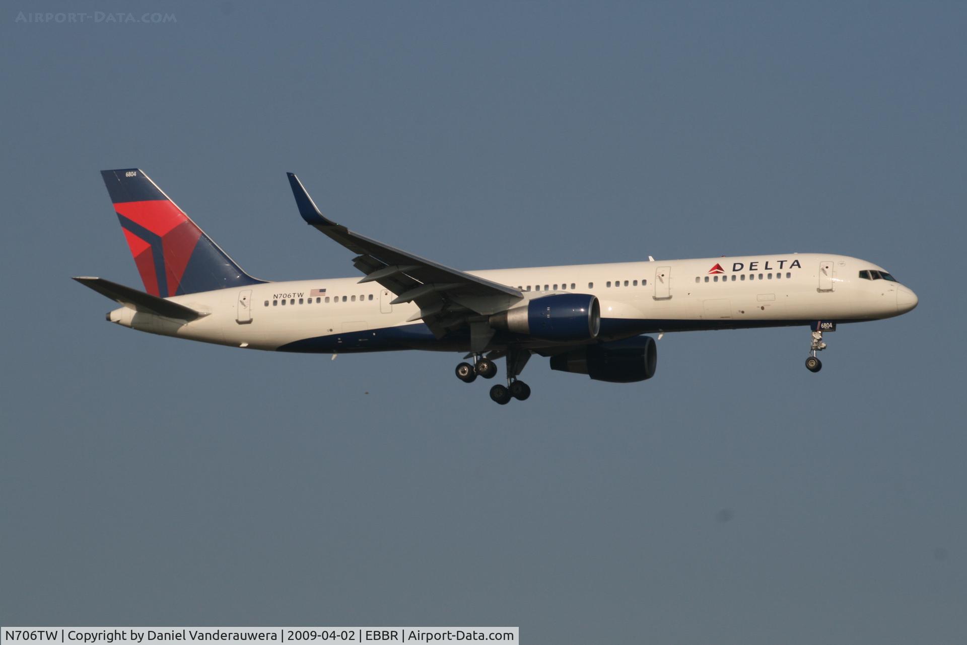 N706TW, 1997 Boeing 757-2Q8 C/N 28165, Arrival of flight DL140 to RWY 02