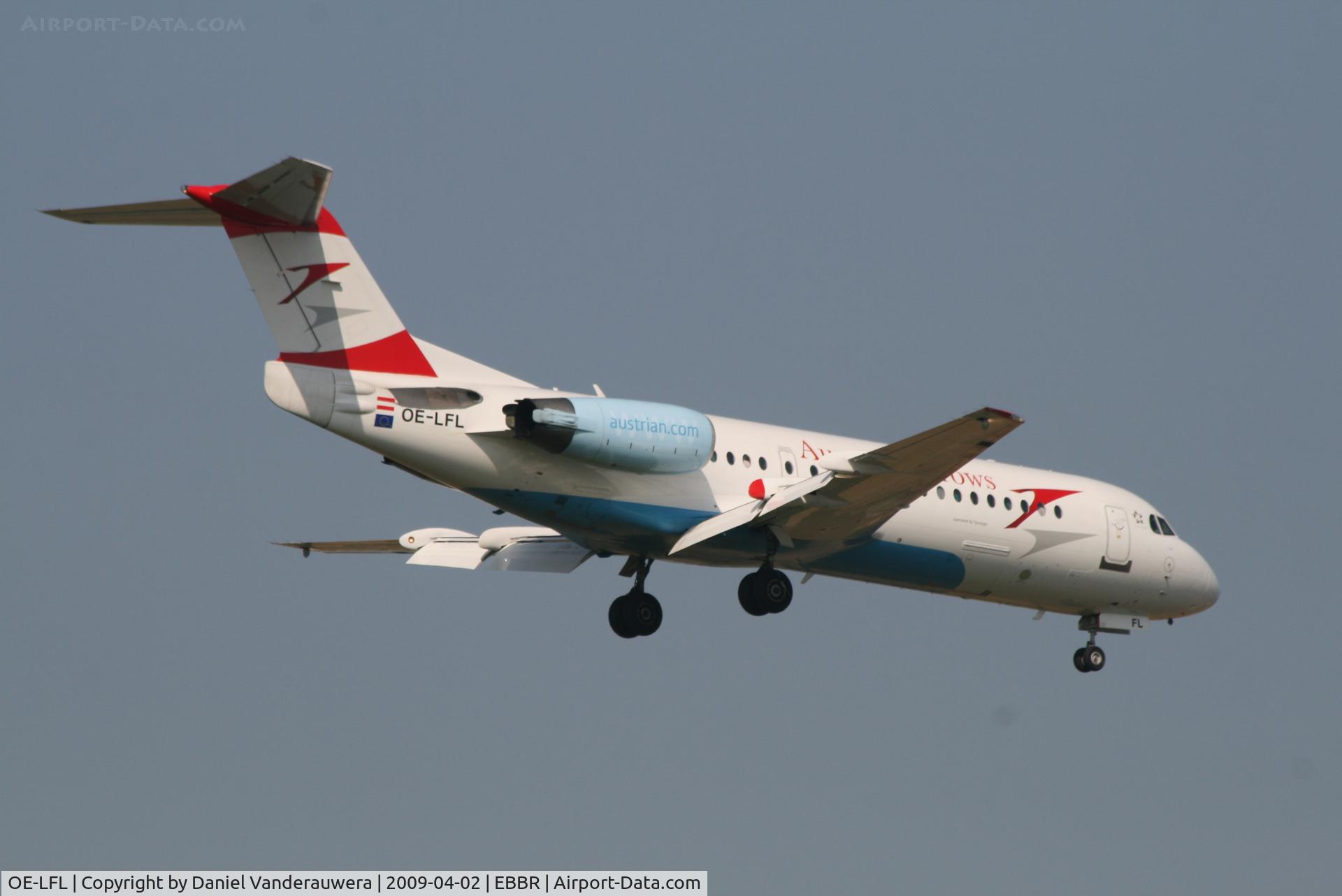 OE-LFL, 1995 Fokker 70 (F-28-0070) C/N 11573, Flight OS367 is descending to RWY 02