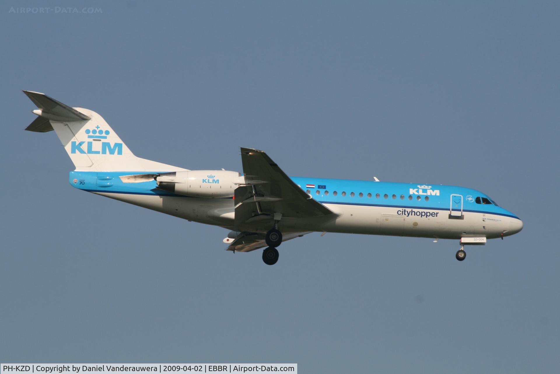 PH-KZD, 1997 Fokker 70 (F-28-0070) C/N 11582, Flight KL1723 is descending to RWY 02
