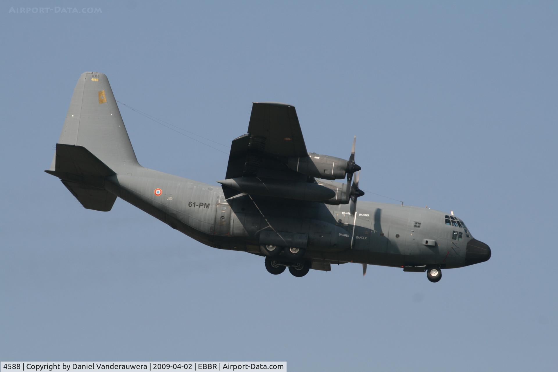 4588, 1975 Lockheed C-130H Hercules C/N 382-4588, Descending to RWY 02