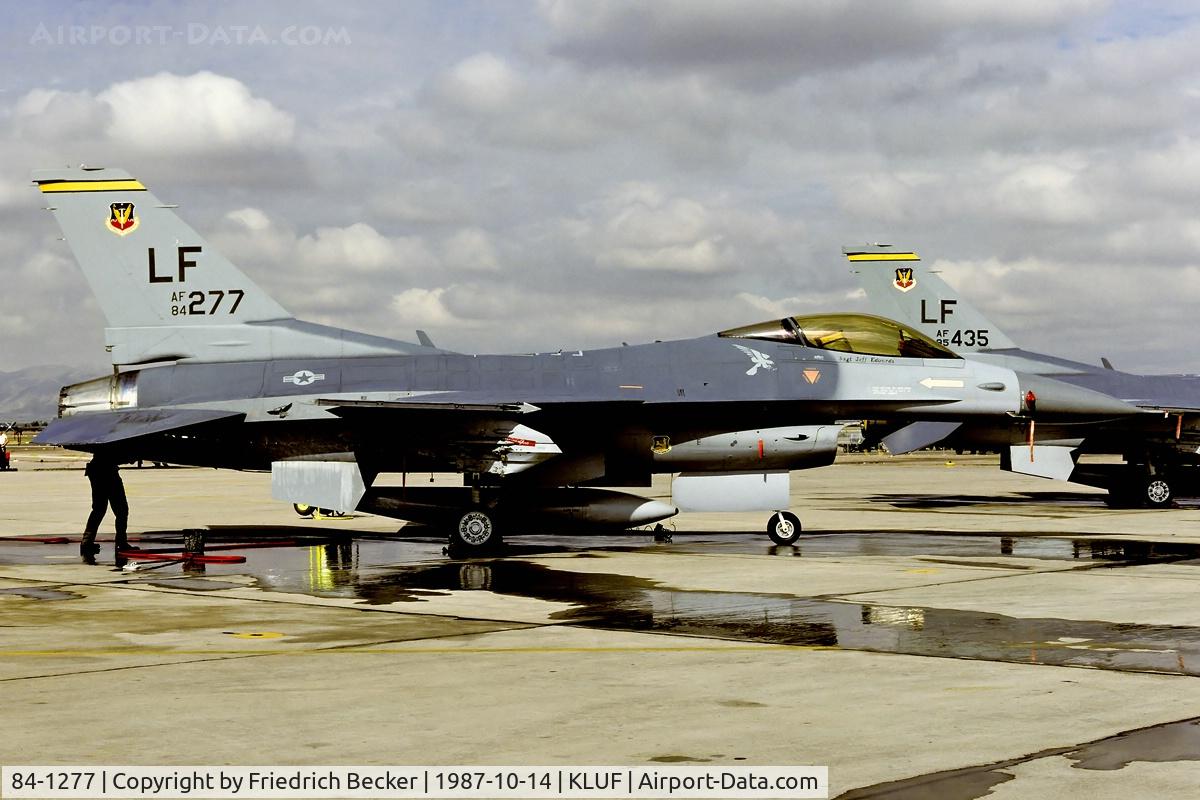 84-1287, 1984 General Dynamics F-16C Fighting Falcon C/N 5C-124, flightline at Luke