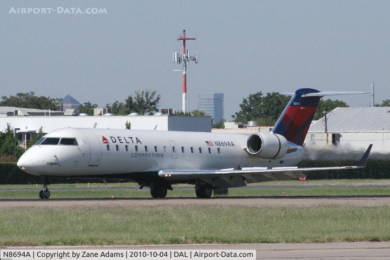 N8694A, 2002 Canadair CRJ-200 (CL-600-2B19) C/N 7694, At Dallas Love Field