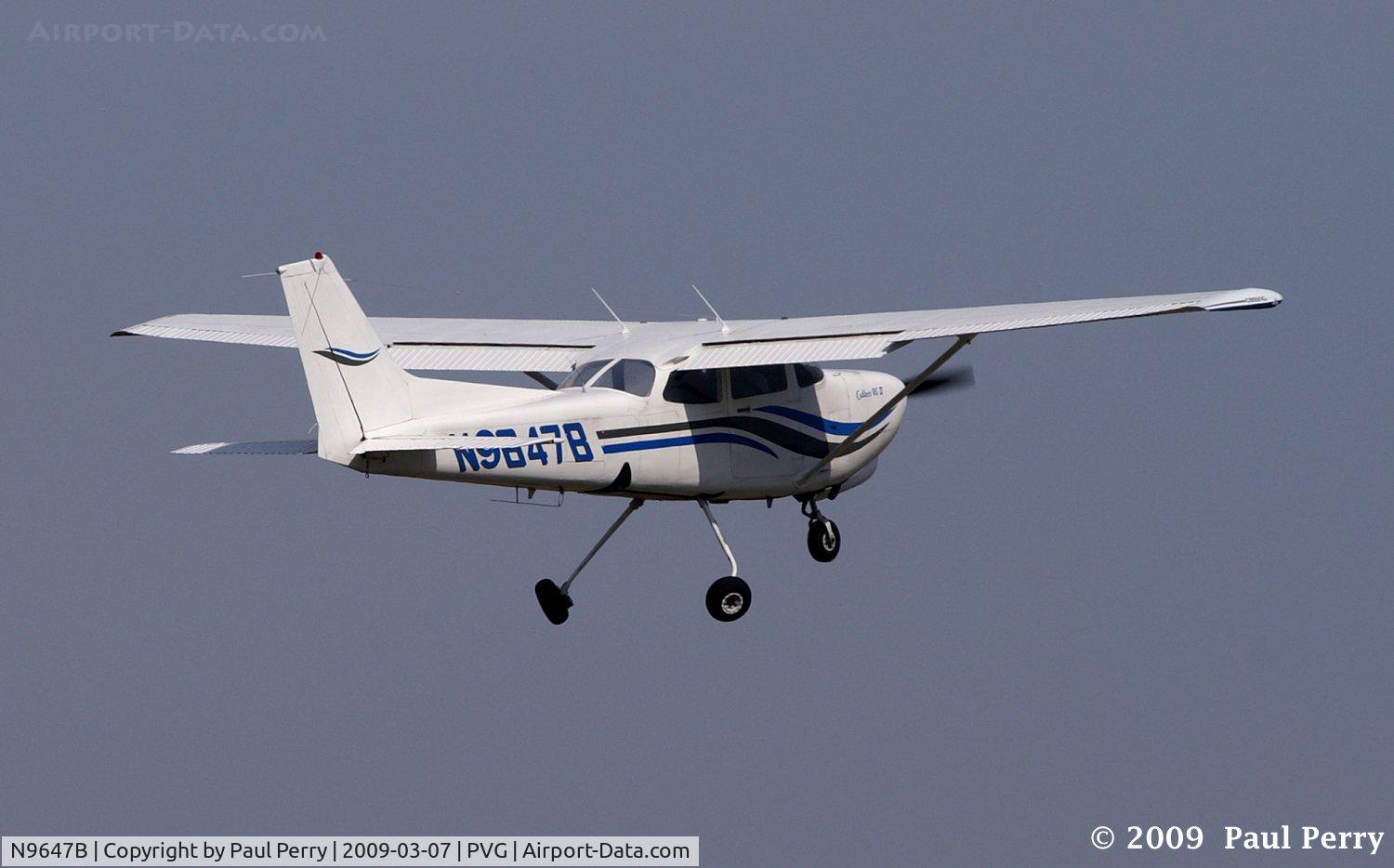 N9647B, 1981 Cessna 172RG Cutlass RG C/N 172RG0943, Tucking in and carrying on