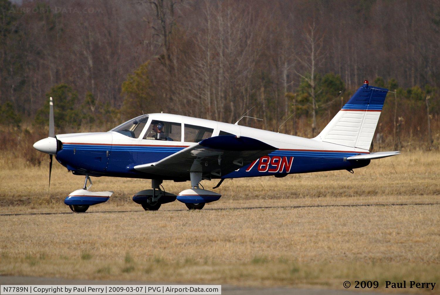 N7789N, 1968 Piper PA-28-180 C/N 28-5237, Taxiing by