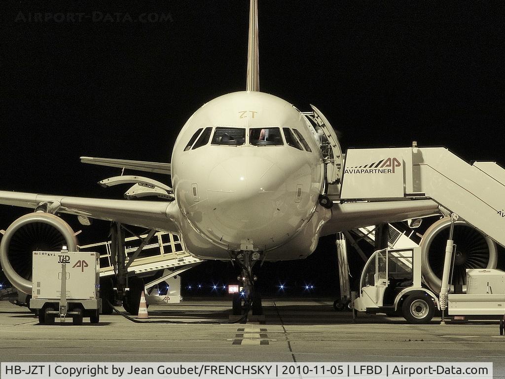 HB-JZT, 2005 Airbus A319-112 C/N 2420, au parking 