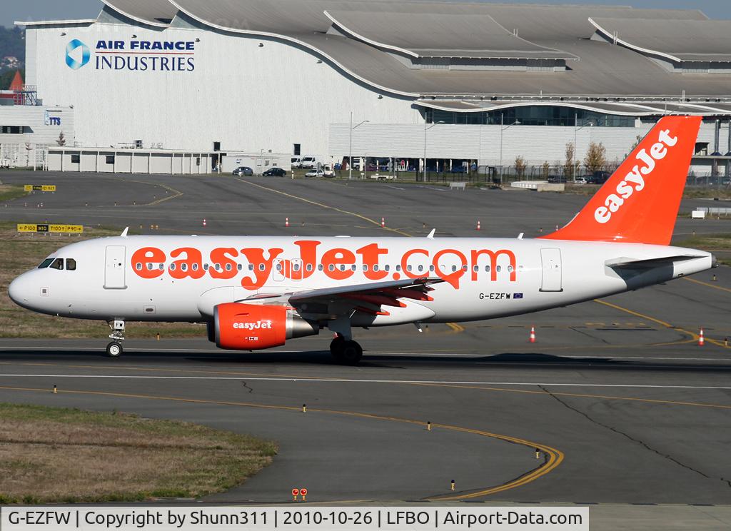 G-EZFW, 2010 Airbus A319-111 C/N 4380, Landing rwy 32L