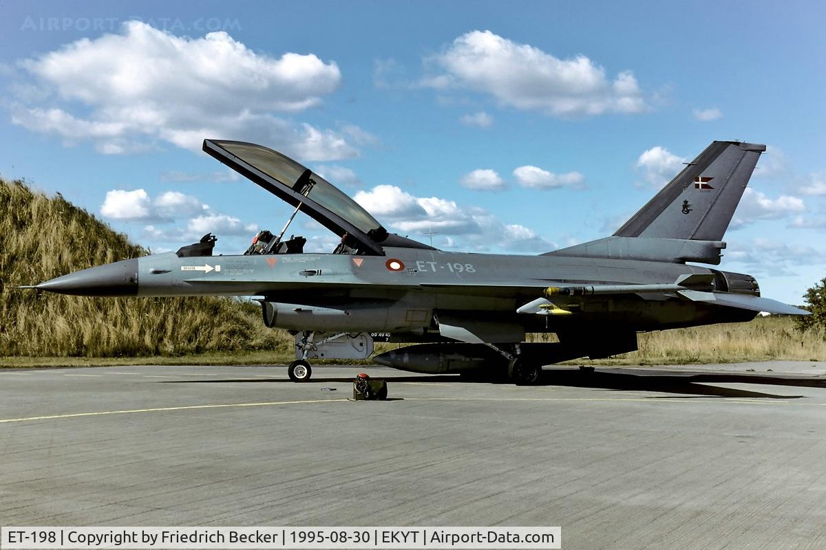 ET-198, General Dynamics F-16BM Fighting Falcon C/N 6G-014, flightline at Aalborg