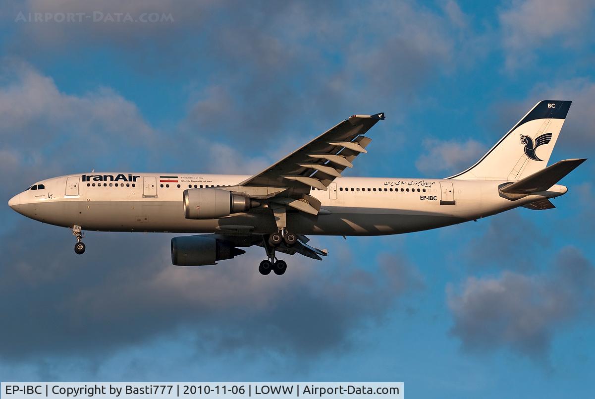 EP-IBC, 1992 Airbus A300B4-605R C/N 632, Magic sunlight at Vienna