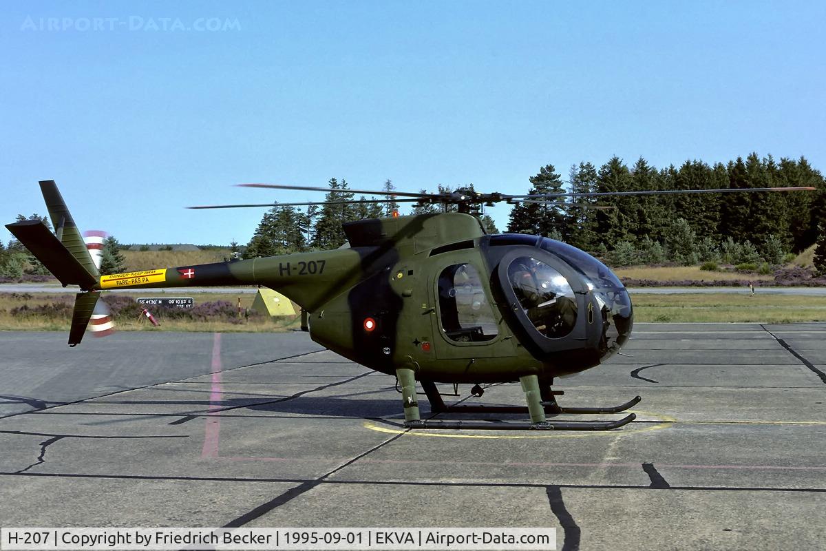 H-207, Hughes 500M C/N 41-0207M, preparing for another training flight from Vandel AB