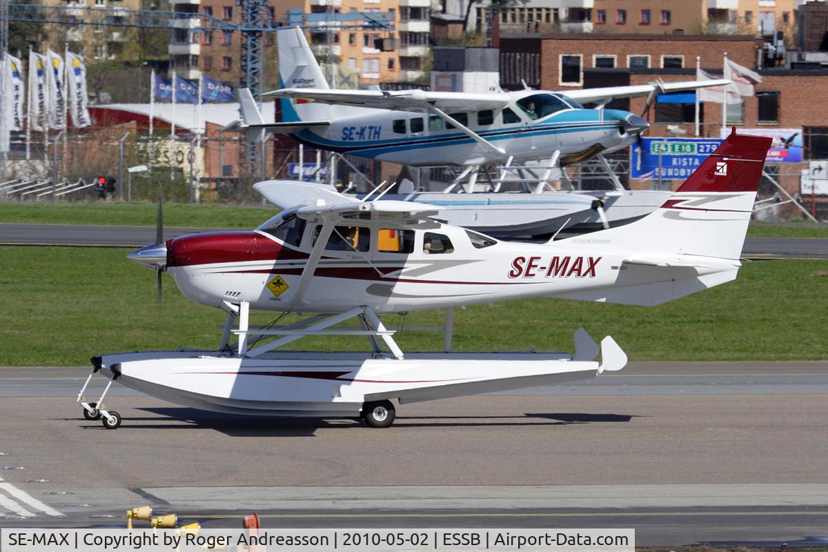 SE-MAX, 2007 Cessna 206H Stationair C/N 20608286, SE-KTH holdning behind.