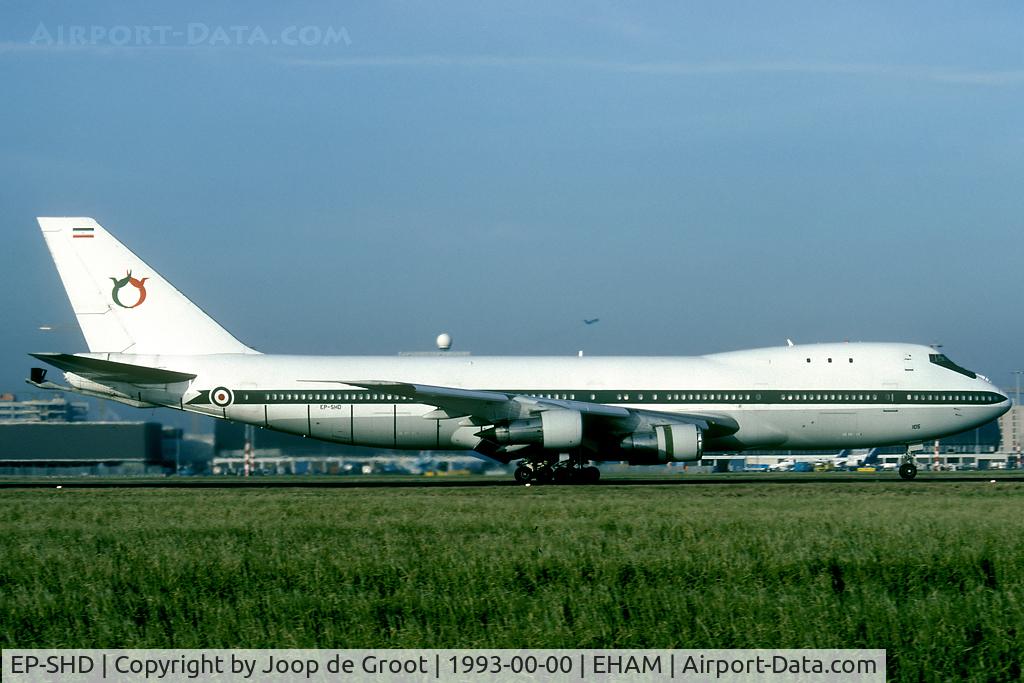 EP-SHD, Boeing 747-131/SF C/N 20081, Iranian AF B747 5-8105 flying with Saha Air titels. Still with the Iranian roundels, the refueling boom and the serial is partially in place on the nose. 