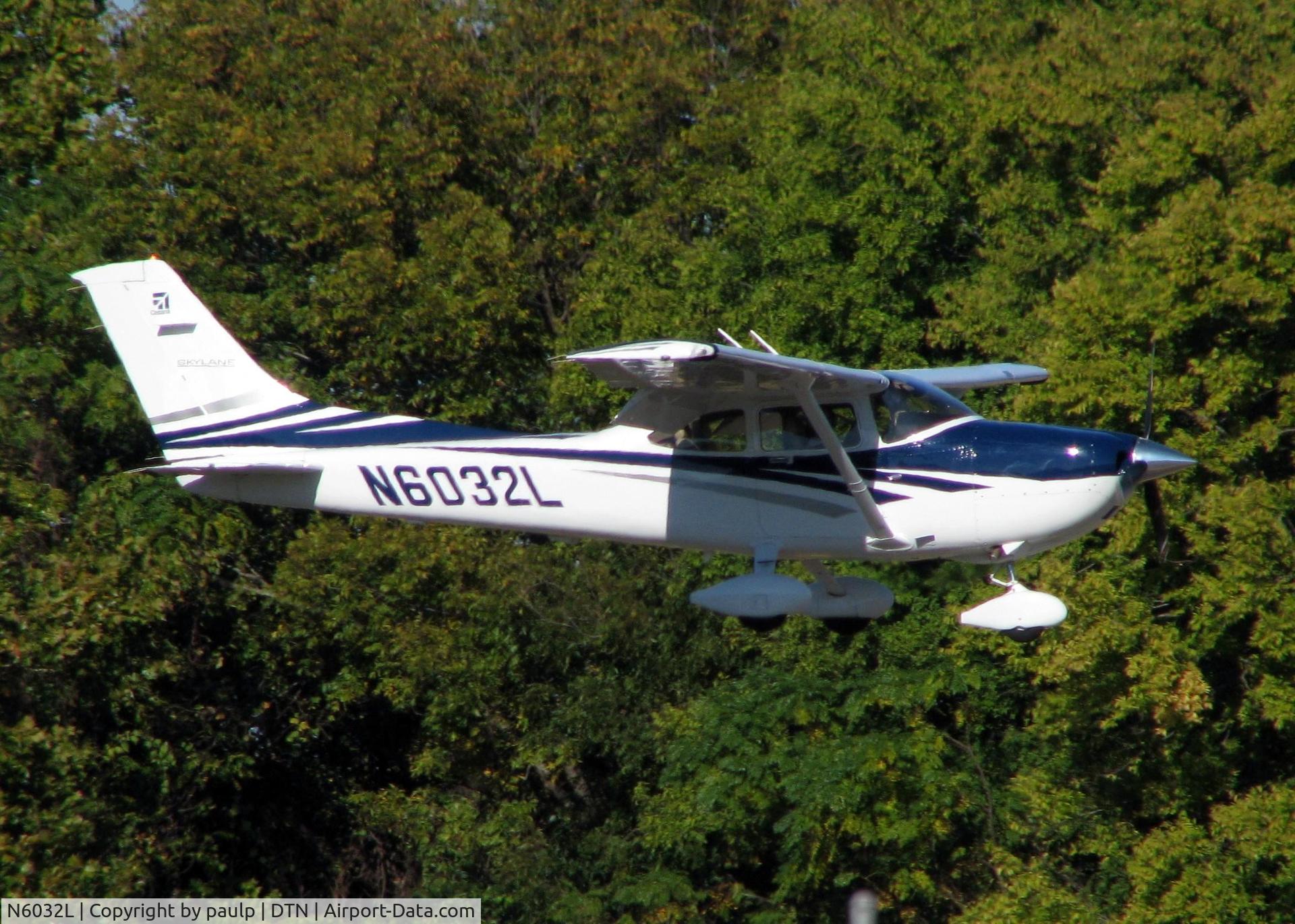 N6032L, 2006 Cessna 182T Skylane C/N 18281823, Landing at Downtown Shreveport.