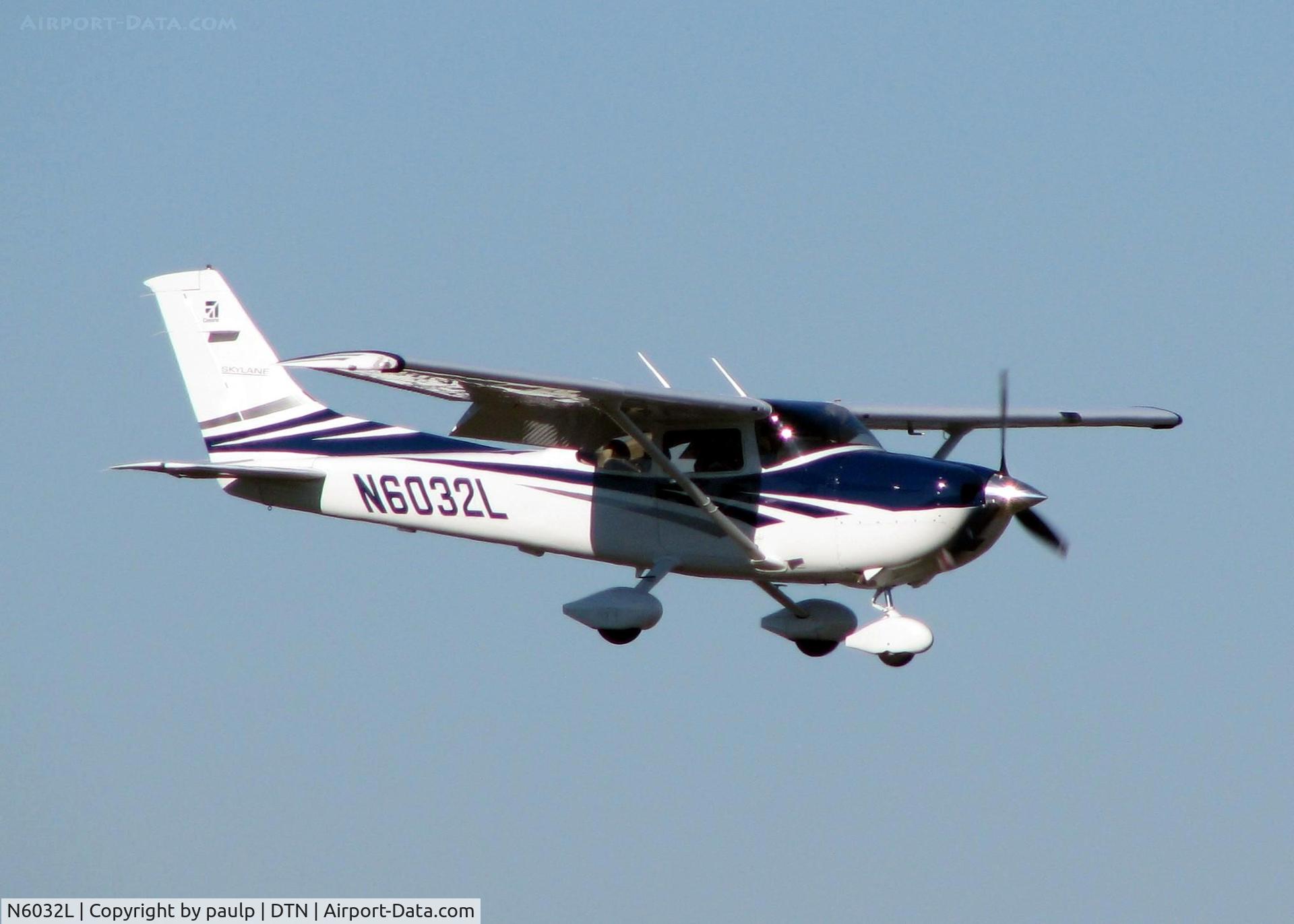 N6032L, 2006 Cessna 182T Skylane C/N 18281823, Landing at Downtown Shreveport.