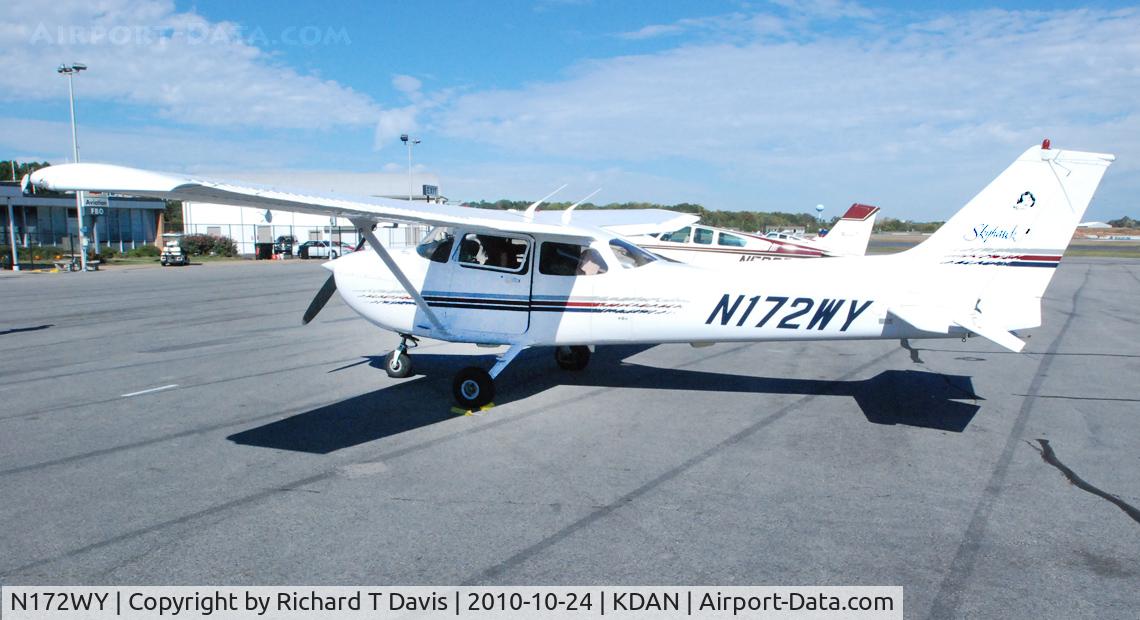 N172WY, 1998 Cessna 172R C/N 17280334, 1998 Cessna 172R in Danville Va.