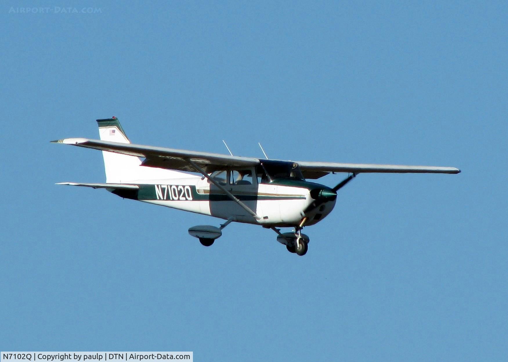 N7102Q, 1972 Cessna 172L C/N 17260402, Landing at Downtown Shreveport.