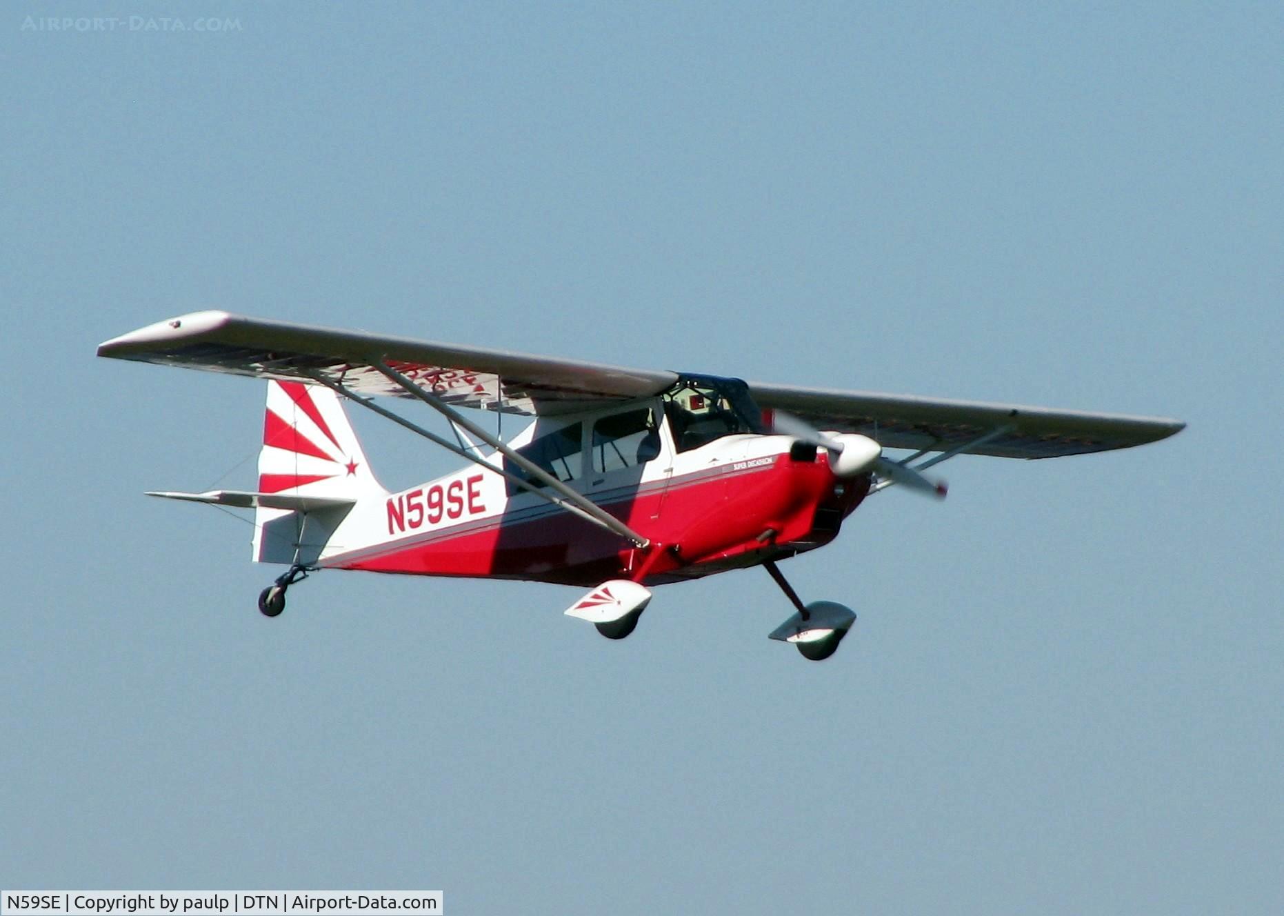 N59SE, 2005 American Champion 8KCAB Super Decathlon C/N 1004-2005, Landing at Downtown Shreveport.