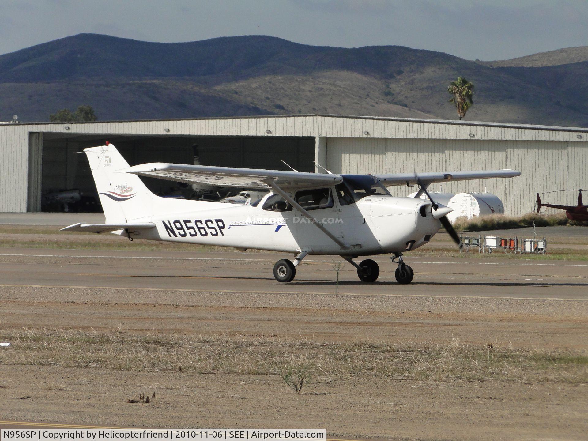 N956SP, 1999 Cessna 172S C/N 172S8156, Taxiing to runway 27