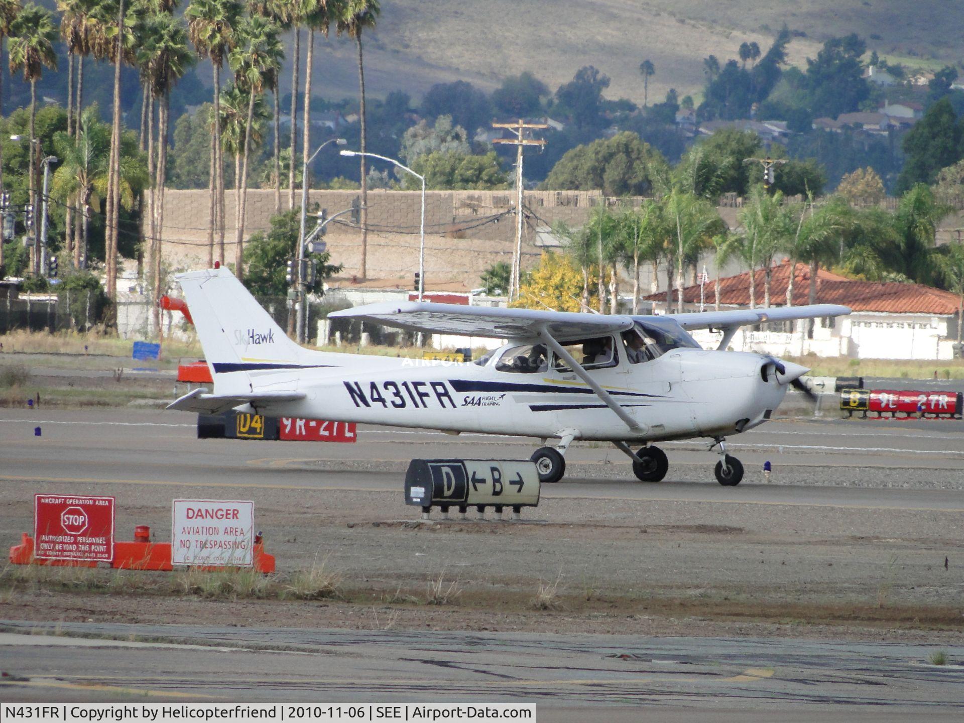 N431FR, 1997 Cessna 172R C/N 17280301, Taxiing to runway 27