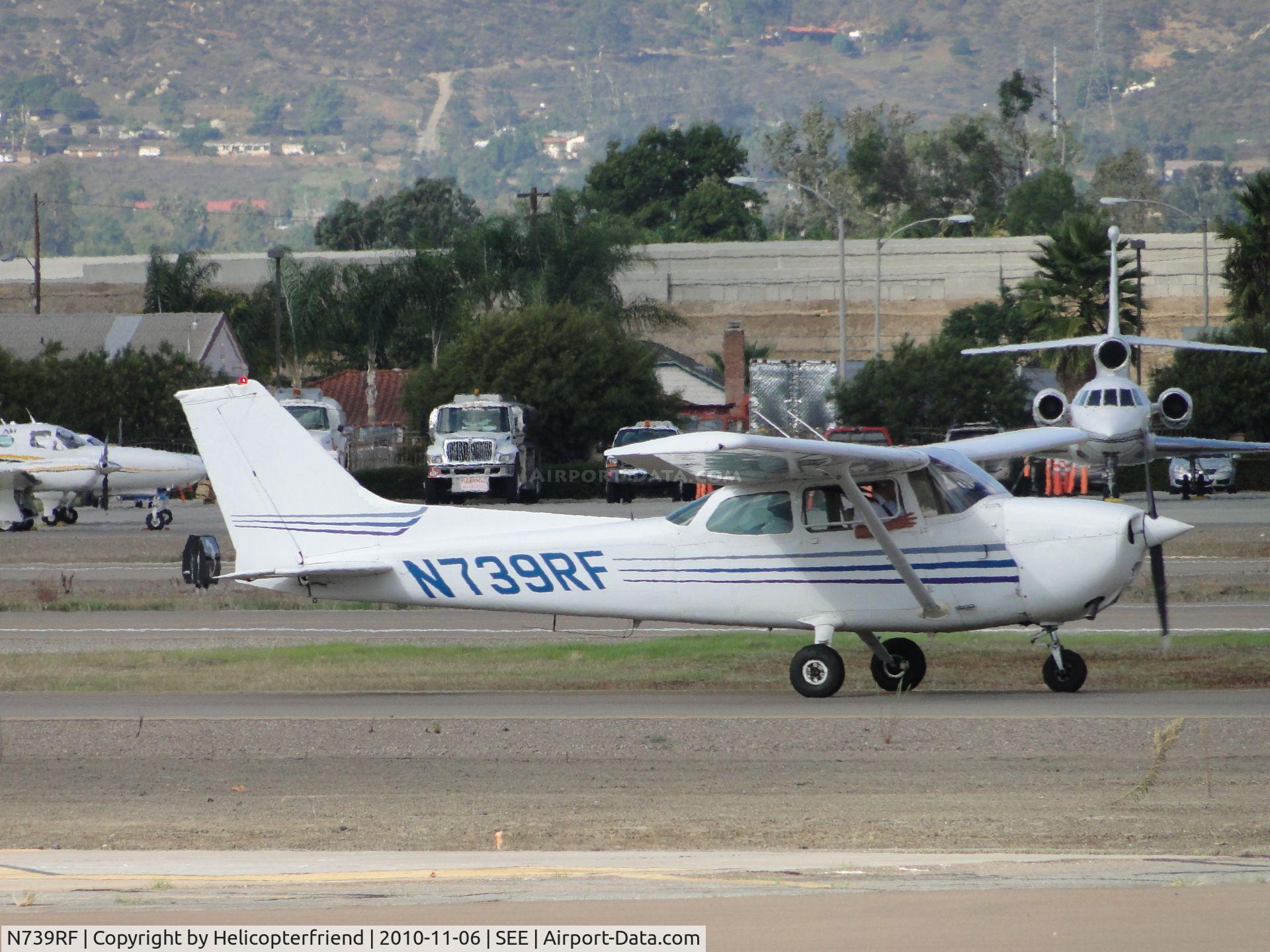 N739RF, 1978 Cessna 172N C/N 17270739, Taxiing to runway 27