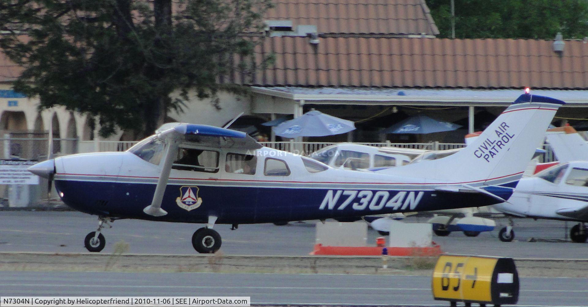 N7304N, 1976 Cessna U206G Stationair C/N U20603607, Rolling out after landing