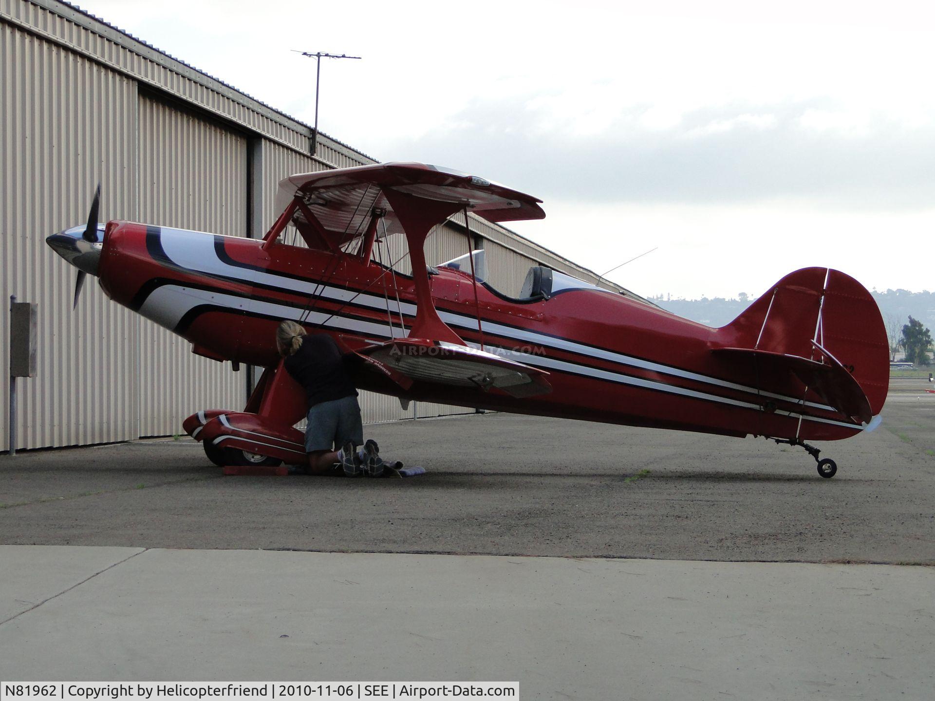 N81962, 1990 Steen Skybolt C/N 1 (N81962), Parked by the hanger