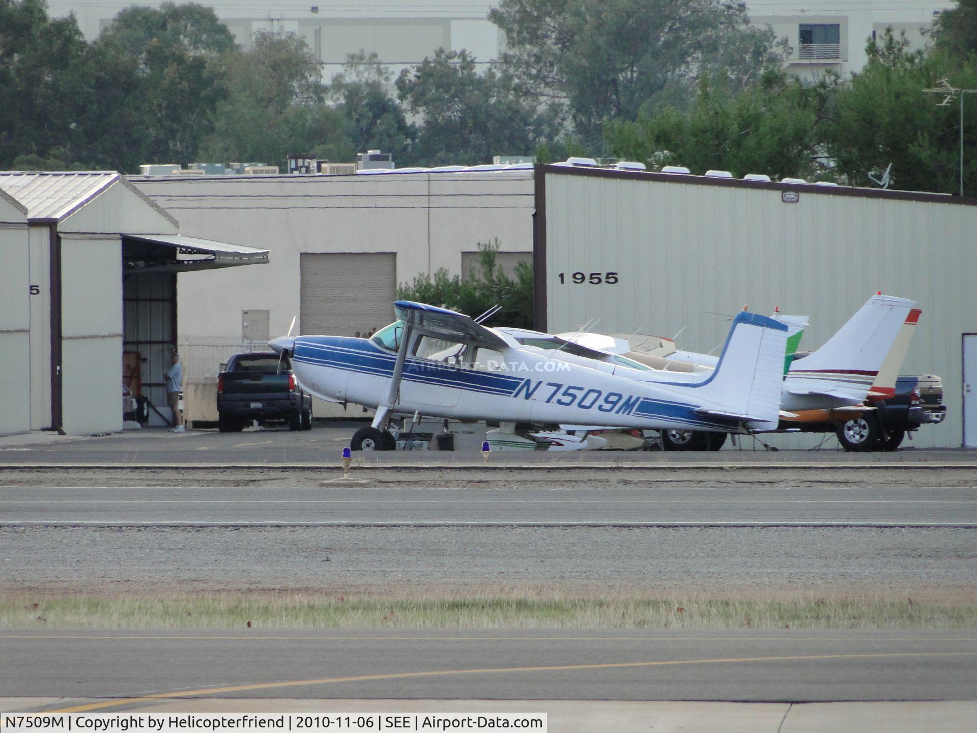 N7509M, 1959 Cessna 175 Skylark C/N 55809, Parked