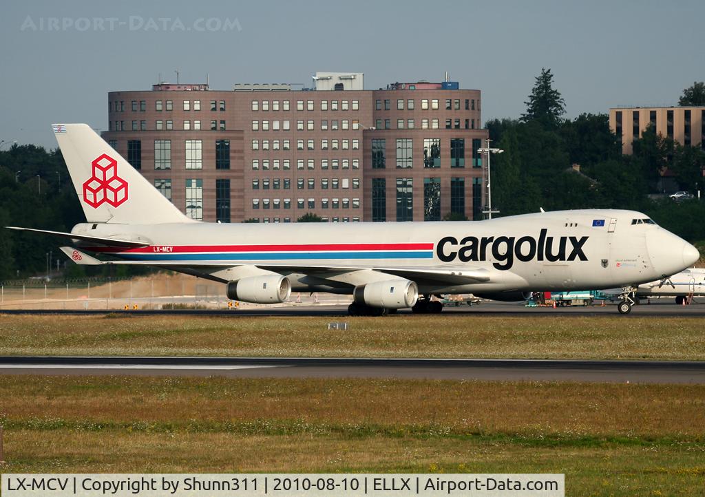 LX-MCV, 1998 Boeing 747-4R7F/SCD C/N 29729, Taxiing to the Cargo area...