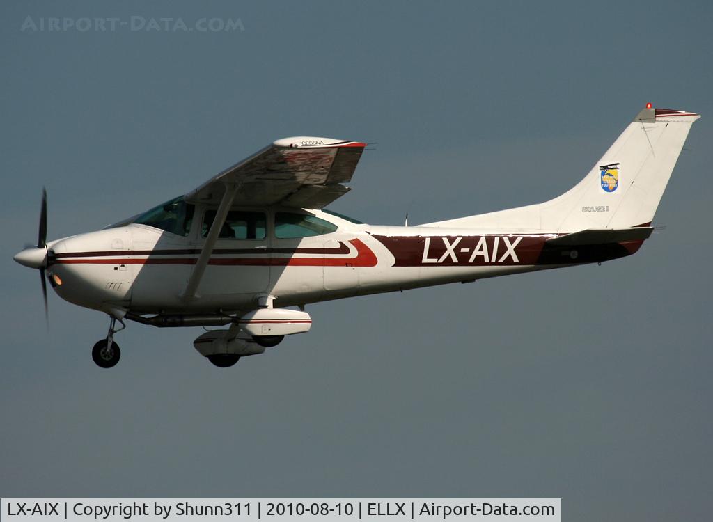 LX-AIX, Cessna 182Q Skylane C/N 18266403, Landing rwy 24