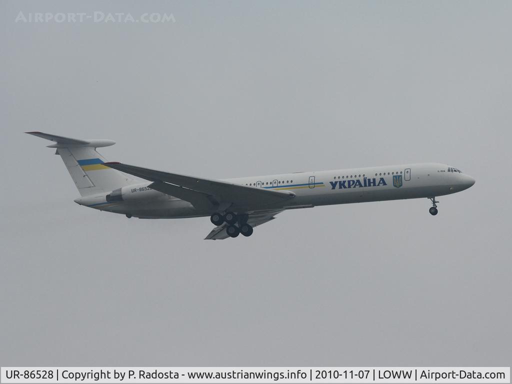 UR-86528, 1981 Ilyushin Il-62M C/N 4038111, Offficial visit of the Primeminister of Ukraine in Austria - Approach RWY 11 on this foggy day.