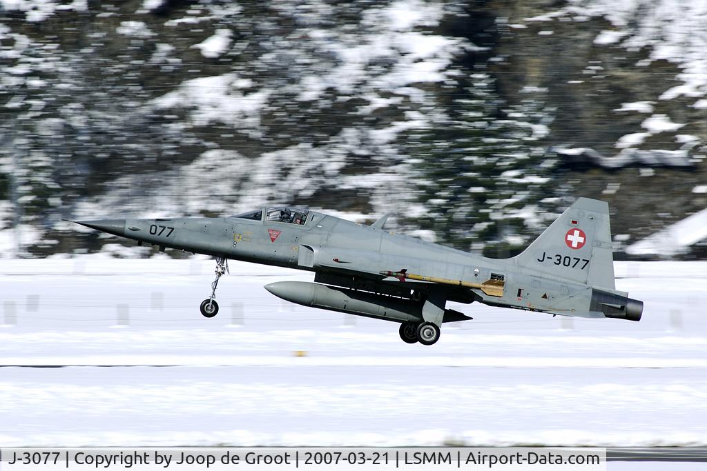 J-3077, Northrop F-5E Tiger II C/N L.1077, Nice snowy conditions during the WK of 2007.