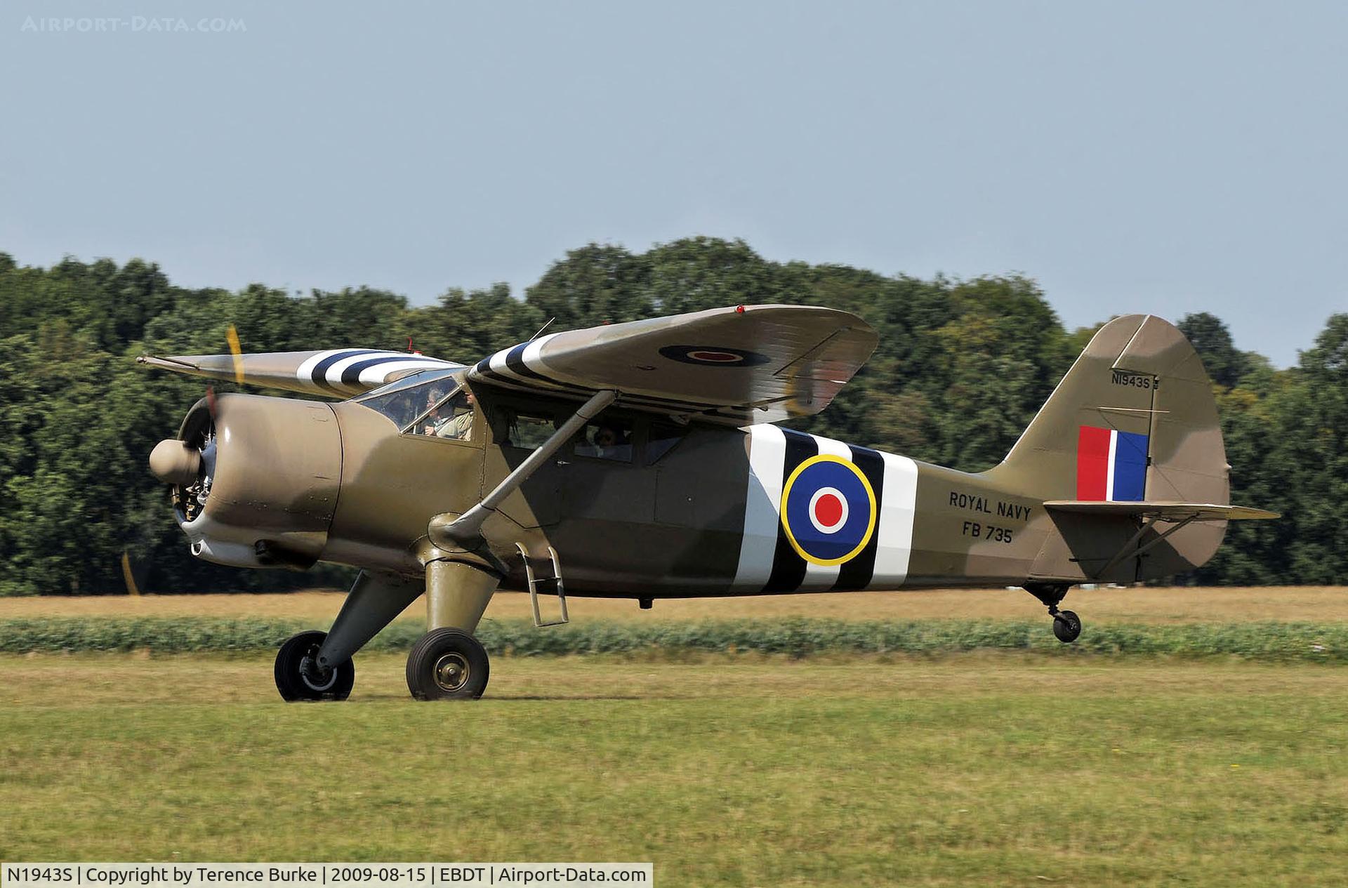 N1943S, 1943 Stinson V77 Reliant C/N 77-463, Departing Schaffen Diest Fly-In August 2009