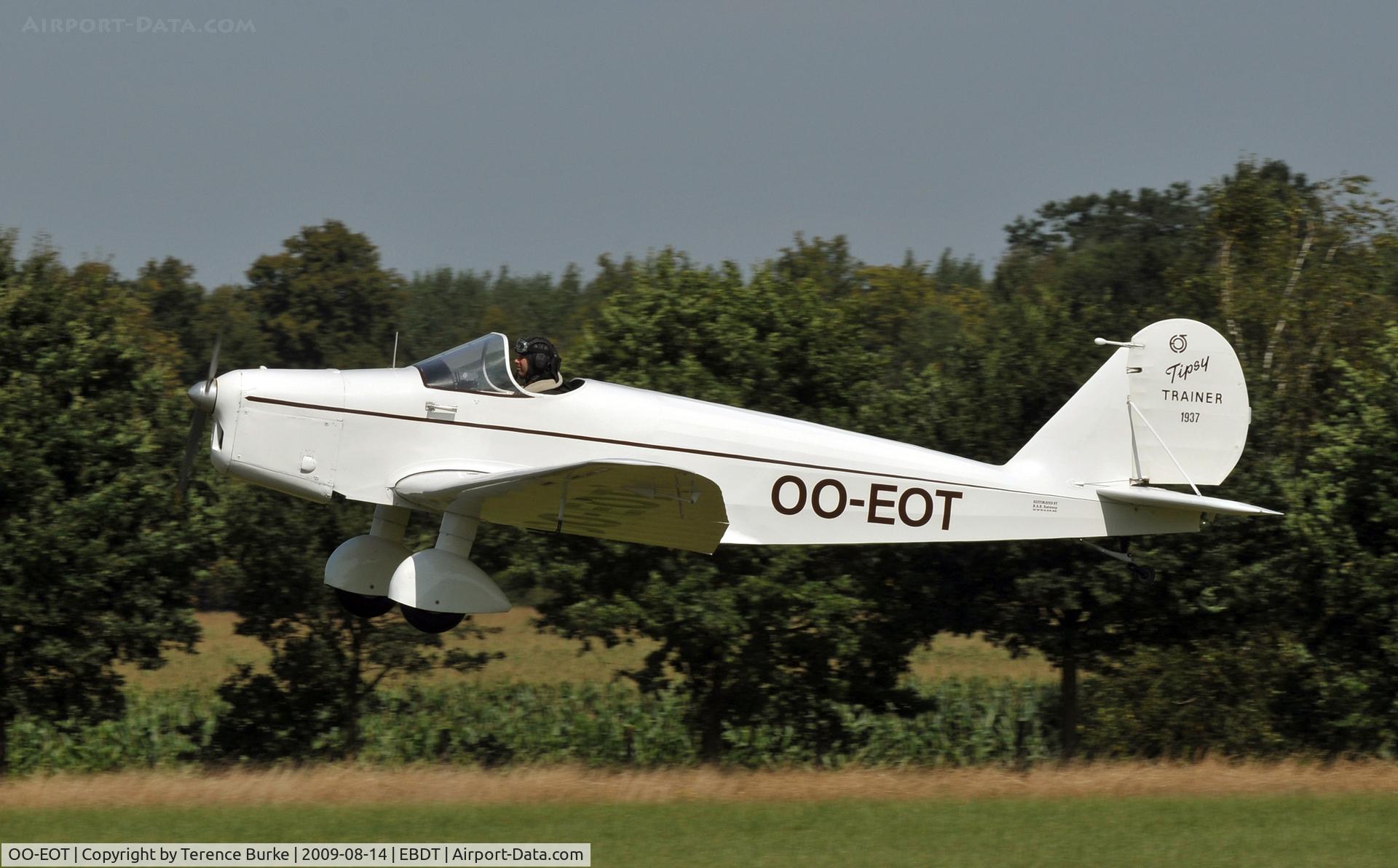 OO-EOT, 1937 Avions Fairey Tipsy B C/N 18, Ariving at Schaffen Diest Fly-In August 2009