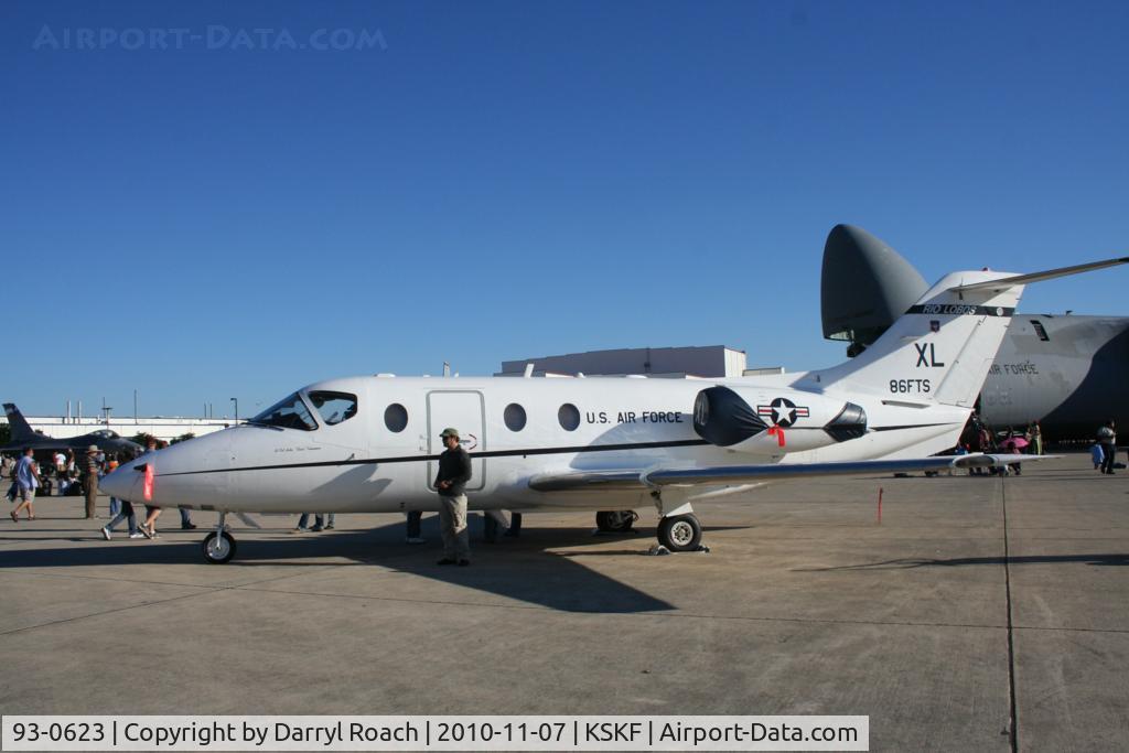 93-0623, Beechcraft T-1A Jayhawk C/N TT-80, USAF trainer on display at Airfest.