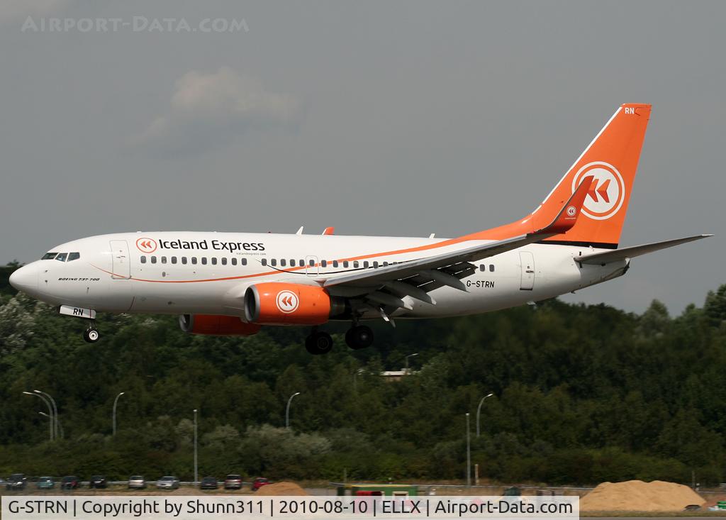 G-STRN, 1998 Boeing 737-7L9 C/N 28007, Landing rwy 24