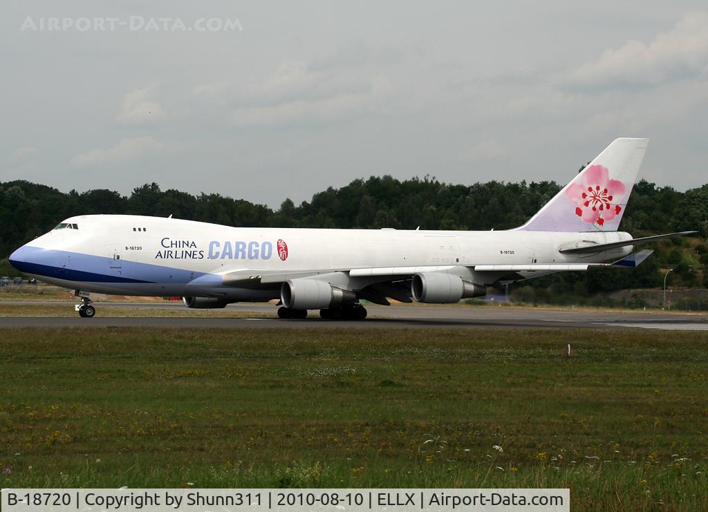 B-18720, 2005 Boeing 747-409F/SCD C/N 33733, Ready for take off rwy 24