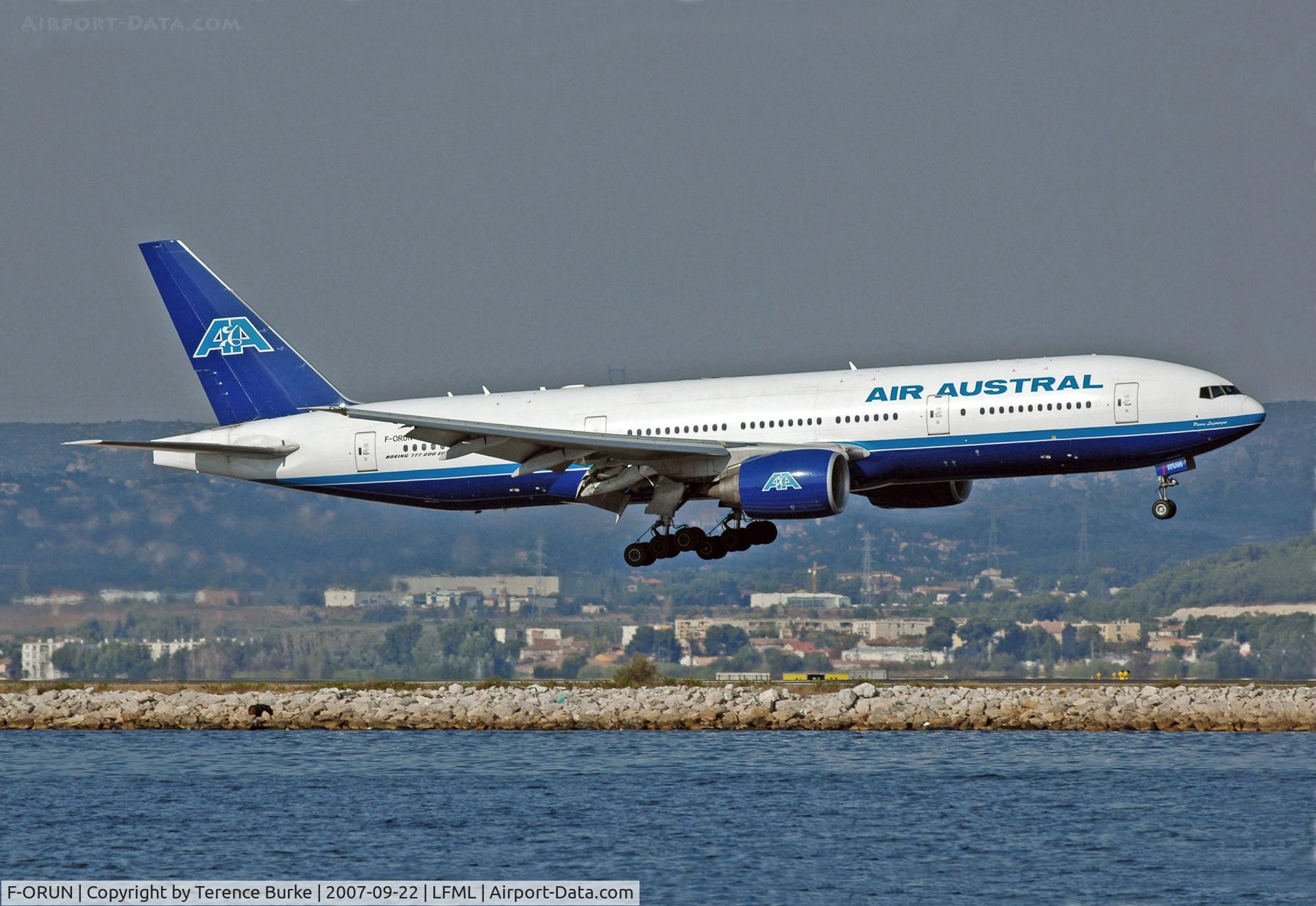 F-ORUN, 1999 Boeing 777-2Q8/ER C/N 28676, Landing on RNY 14L (F-ORUN)
