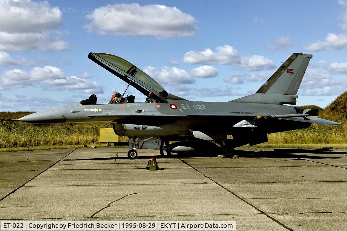 ET-022, 1987 General Dynamics F-16BM Fighting Falcon C/N 6G-16, flightline at Aalborg