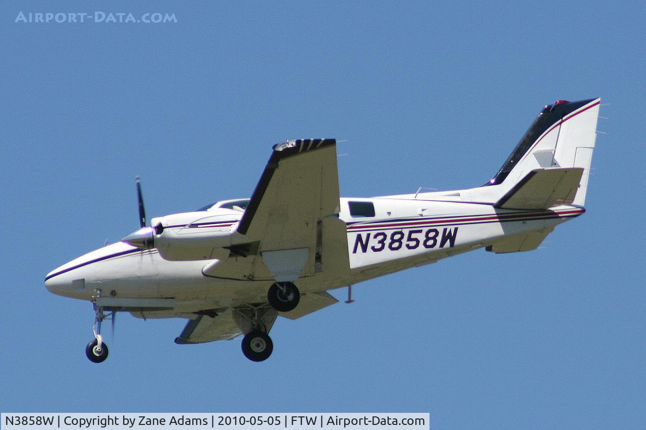 N3858W, 1984 Beech 58 Baron C/N TH-1422, At Meacham Field - Fort Worth, TX