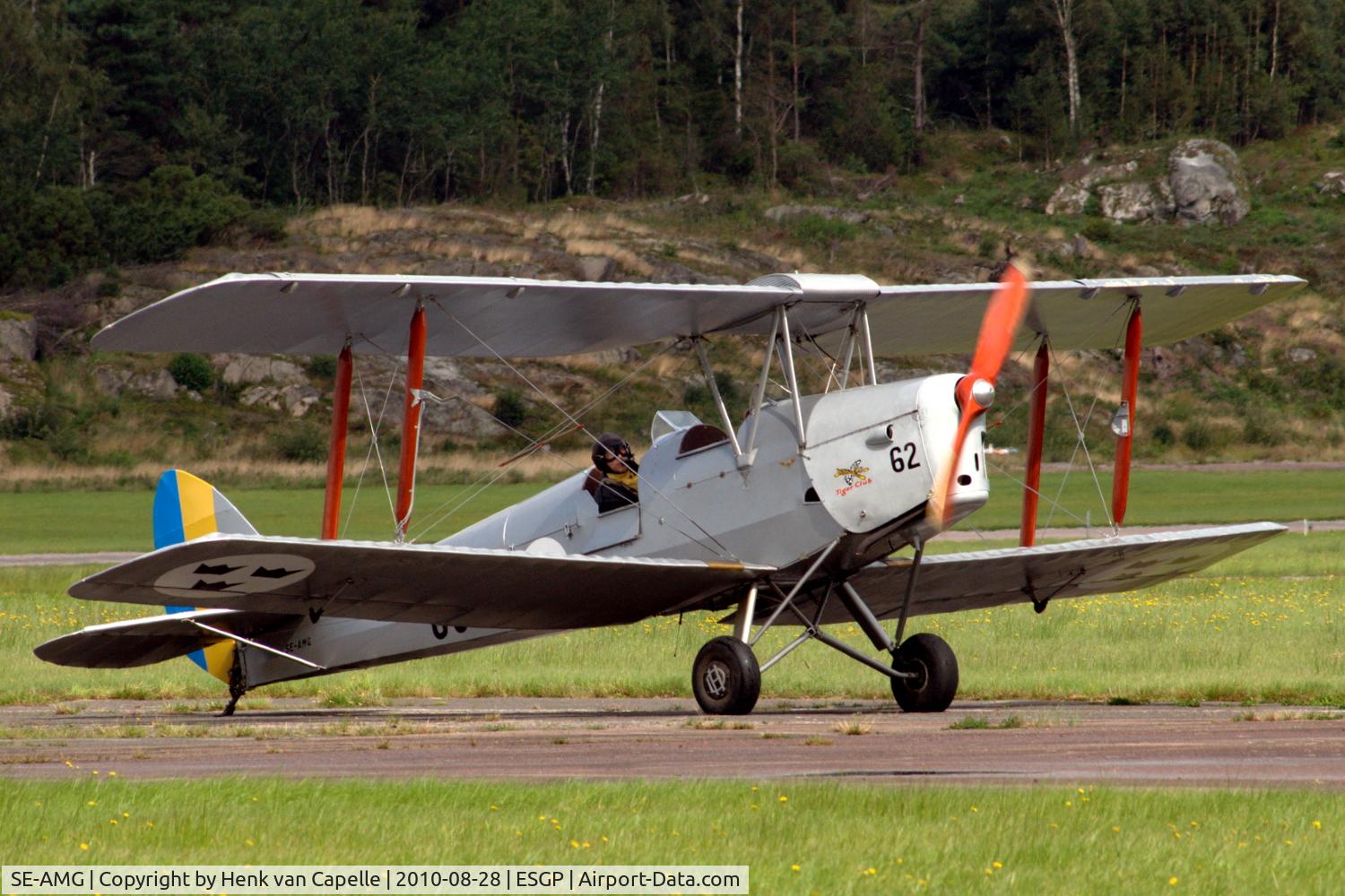 SE-AMG, 1940 De Havilland DH-82A Tiger Moth II C/N 84589, Tiger Moth taxying after a display at Gothenburg Säve airport, Sweden.