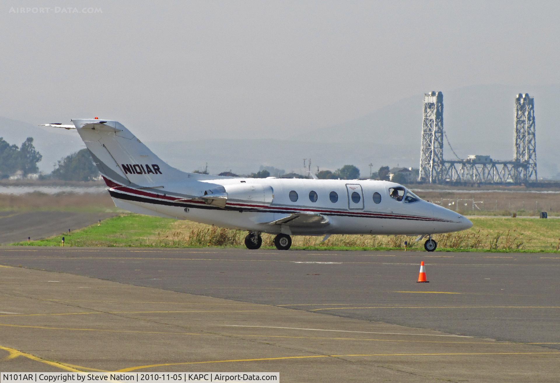 N101AR, 2008 Raytheon Beechjet 400A C/N RK-461, A & R Aircraft LLC 2006 Raytheon 400A taxis past Napa River RR Bridge on way to departure RWY
