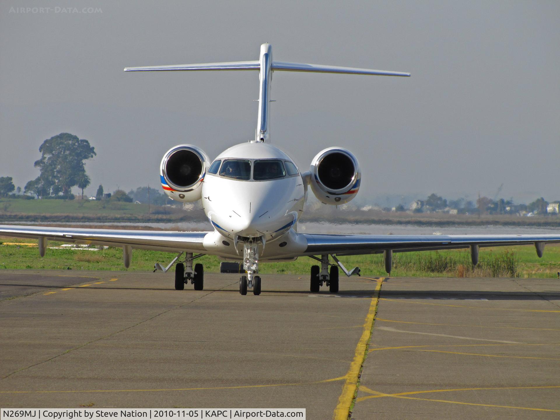 N269MJ, 2007 Bombardier Challenger 300 (BD-100-1A10) C/N 20180, Heads-on shot of Maui Jim Inc. (Peoria, IL!) 2007 Challenger BD-100-1A10 (parrot tail logo) arriving at Napa, CA